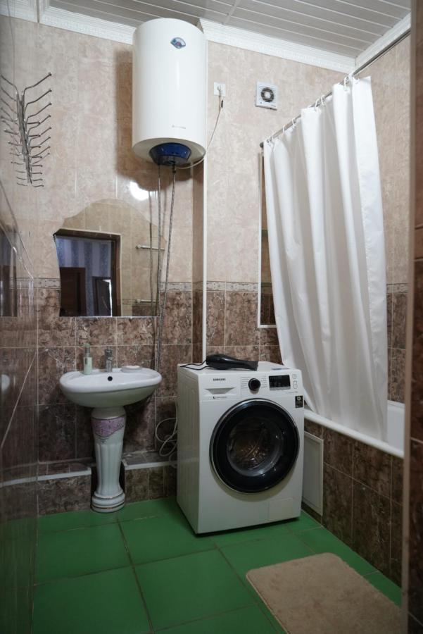 Nice And Comfortable Apartment In The Downtown Of Bishkek Exterior photo